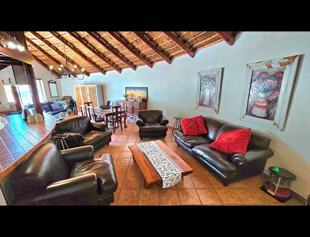 3 BEDROOM TOWNHOUSE FOR SALE IN DWARSKERSBOS